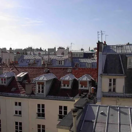 Triplex In Center Daire *