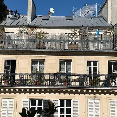 Triplex In Center * Paris